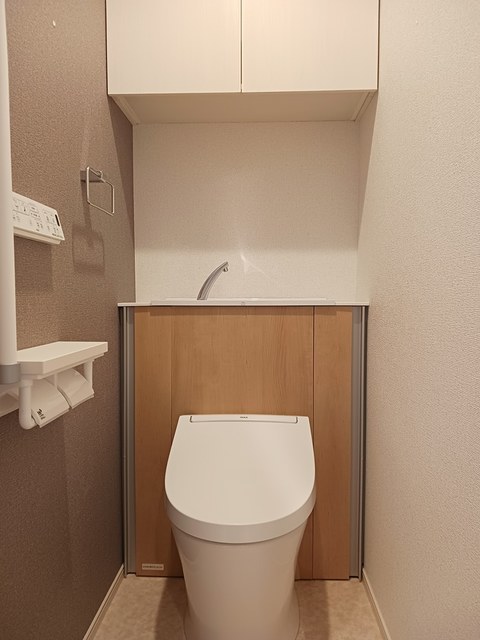 トイレ　温水洗浄便座付き！