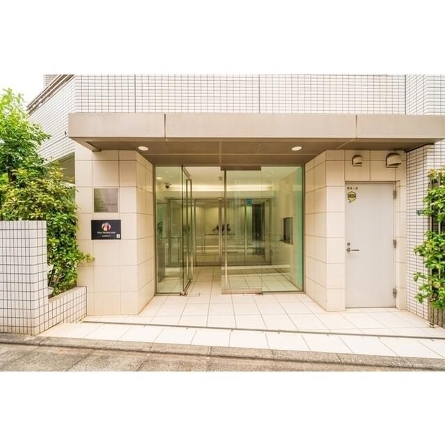 エントランス　落ち着いたエントランスです