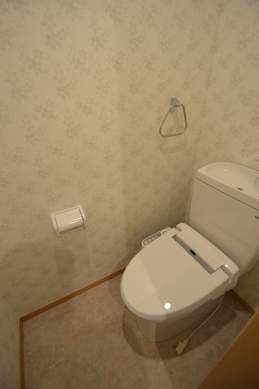 広島電鉄皆実線 皆実町二丁目駅 徒歩20分 2階建 築11年のトイレ写真