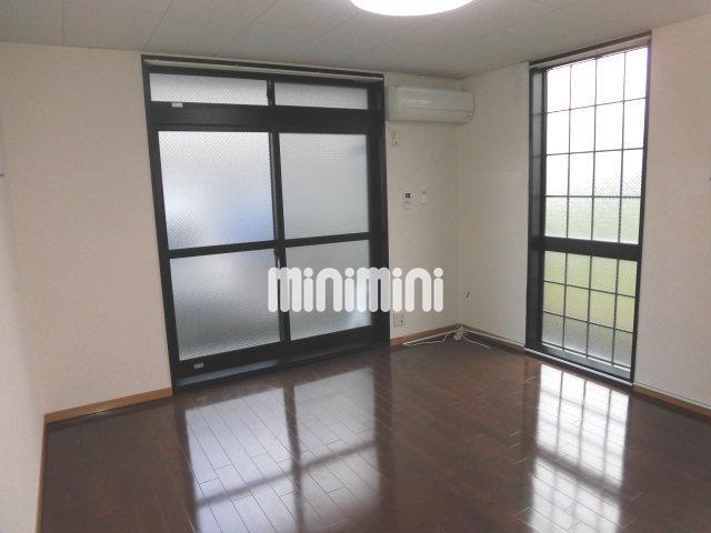 居室・リビング　エアコン・照明器具付きのお部屋です。