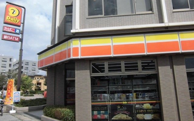 コンビニ　デイリーヤマザキ薬園台駅前店（コンビニ）まで150m