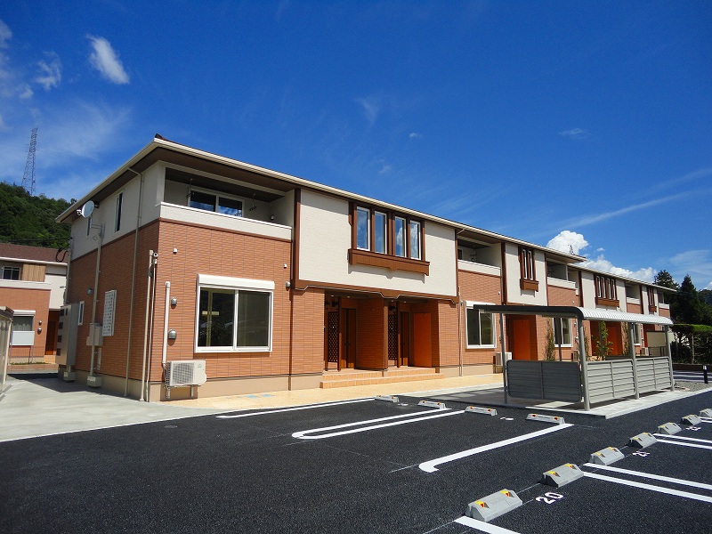 建物外観　敷地内ゴミ置き場有り