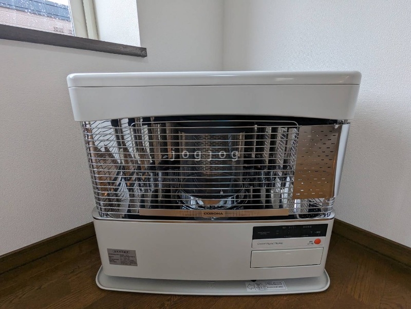 その他設備　冬はあったか石油ストーブです。