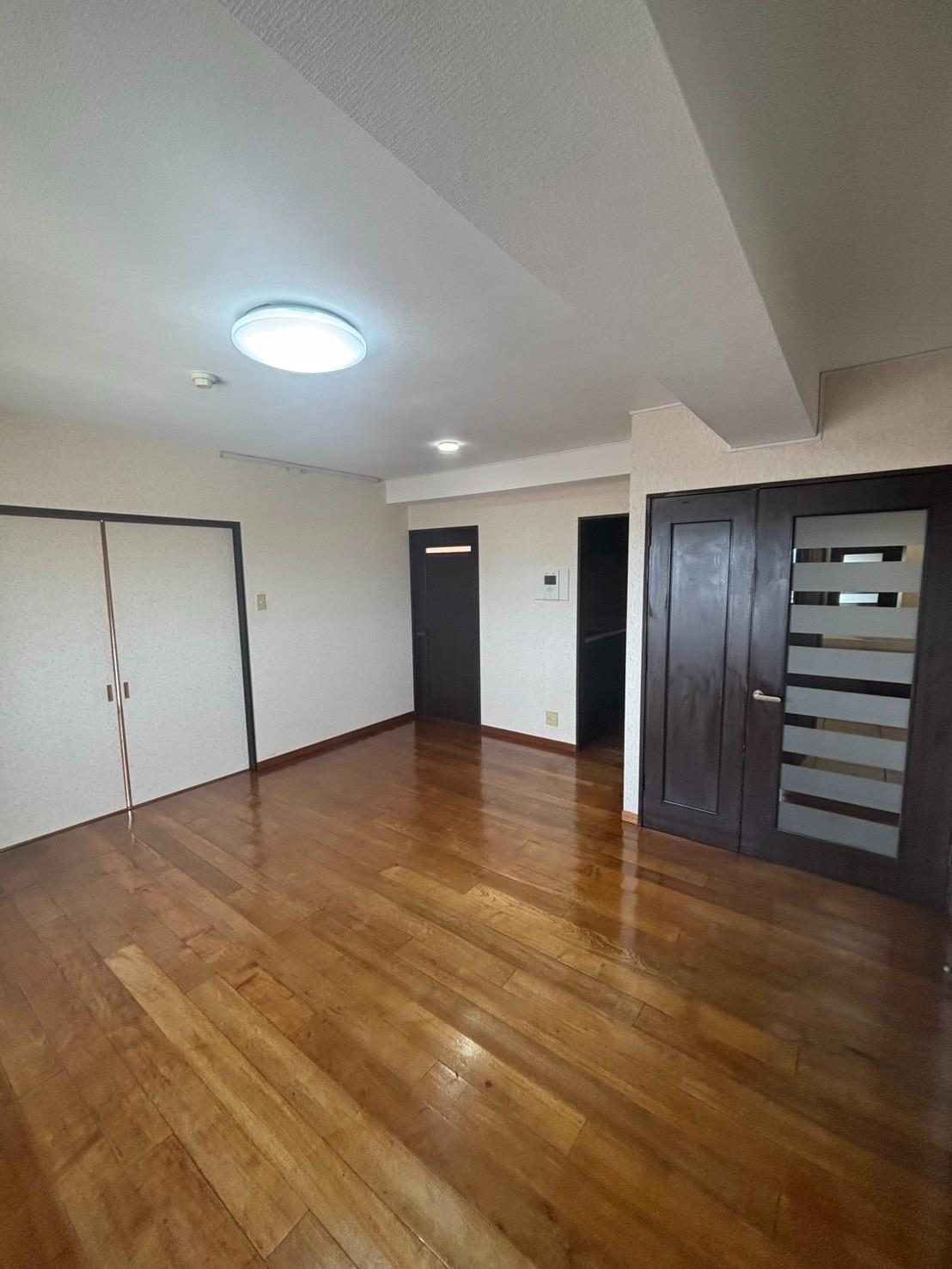 ベルメゾン末広マンションの居間写真