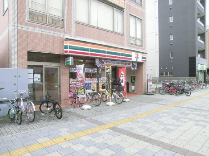 コンビニ　セブンイレブン八潮駅北口店（コンビニ）まで367m
