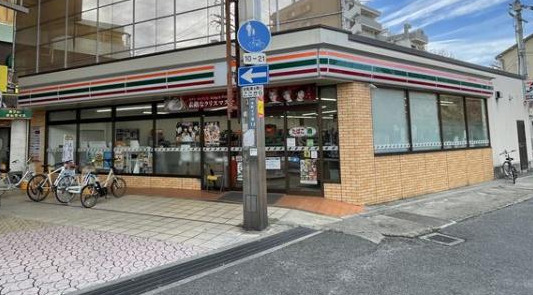 コンビニ　セブンイレブン 八尾本町7丁目店（コンビニ）まで407m