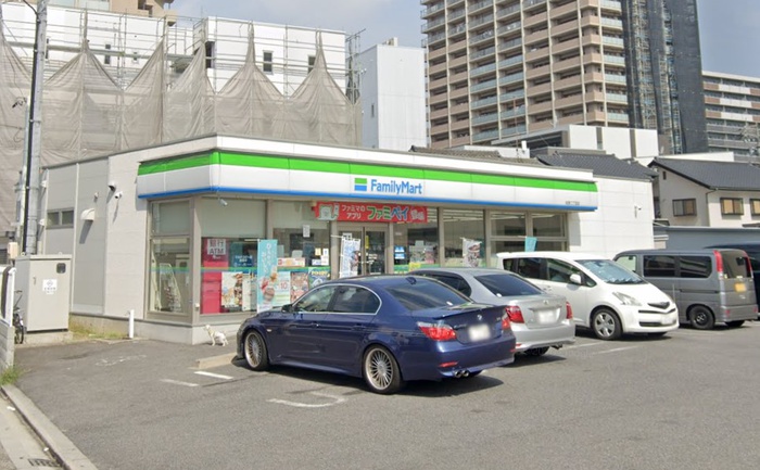 コンビニ　ファミリーマート松原2丁目店（コンビニ）まで180m