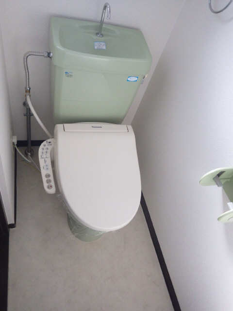 トイレ　シャワートイレ付いてます