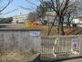 小学校　多摩市立東寺方小学校（小学校）まで597m
