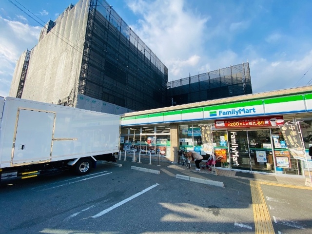 コンビニ　ファミリーマート淀川田川店（コンビニ）まで209m