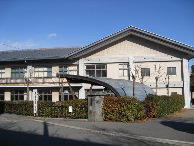 小学校　上田市立東塩田小学校（小学校）まで766m