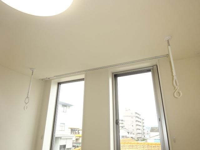 その他部屋・スペース　室内物干し金物