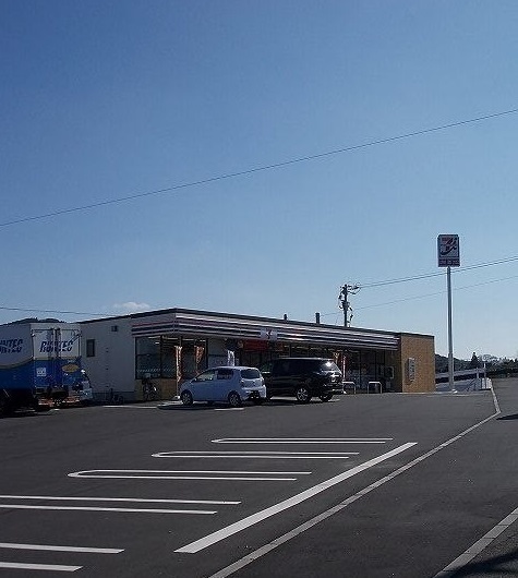 コンビニ　セブンイレブン村原４丁目店（コンビニ）まで700m