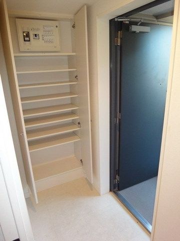 玄関　シューズボックス完備