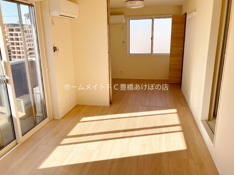ソレイユ入船の居間写真