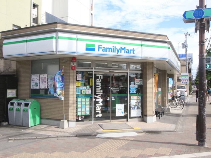 コンビニ　ファミリーマート 白川通別当町店（コンビニ）まで94m