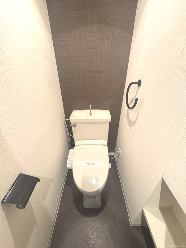 トイレ　ウォシュレット機能付トイレです。