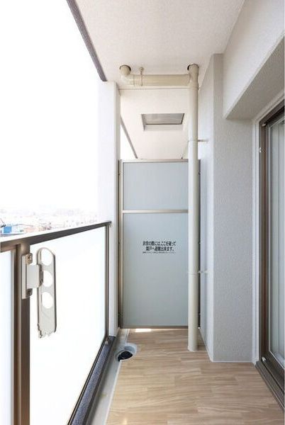 バルコニー　外からの目が気にならないバルコニーで洗濯物が干せます