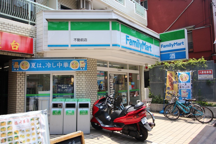 コンビニ　ファミリーマート（コンビニ）まで294m
