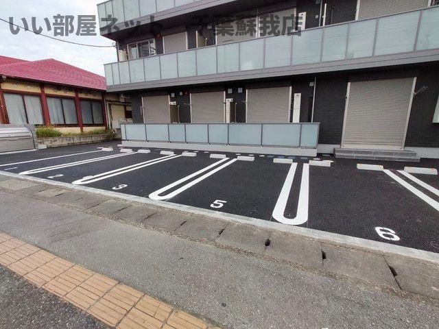 駐車場　駐車場に車を止められます