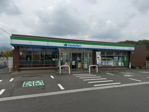 コンビニ　ファミリーマート　菰野町千草店（コンビニ）まで1925m