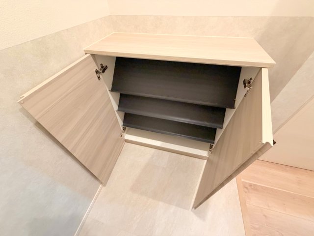 収納　大きいシューズボックスは靴がいっぱい入れれますね。