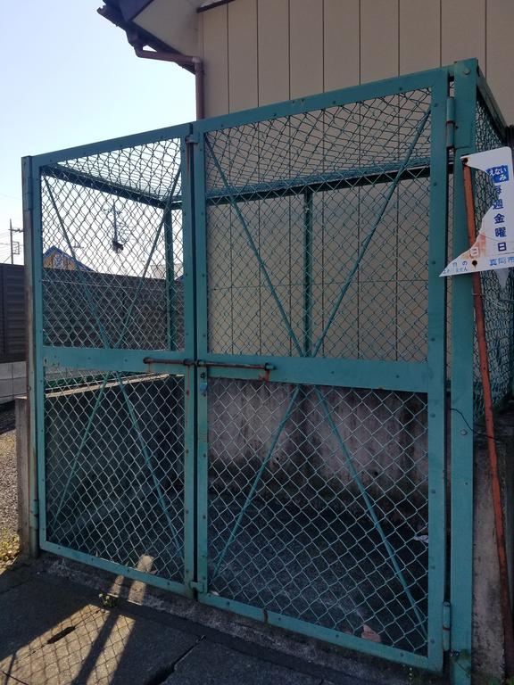 その他共有部分　駐車場に隣接したゴミステーション
