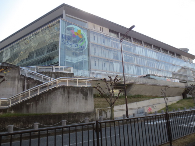 図書館　和泉市立シティプラザ図書館（図書館）まで1797m