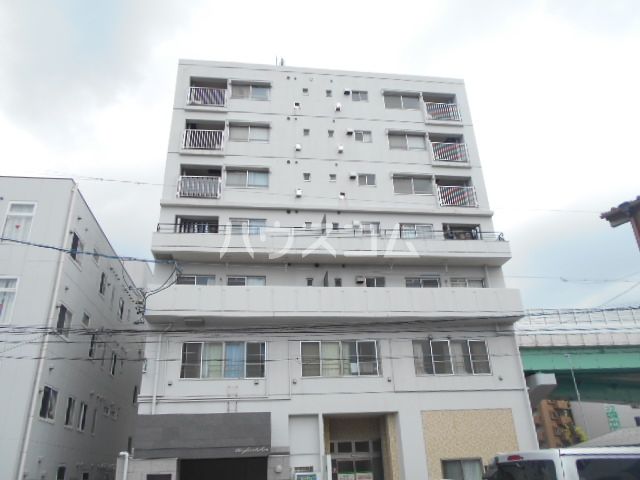 名古屋市熱田区西郊通のマンションの建物外観
