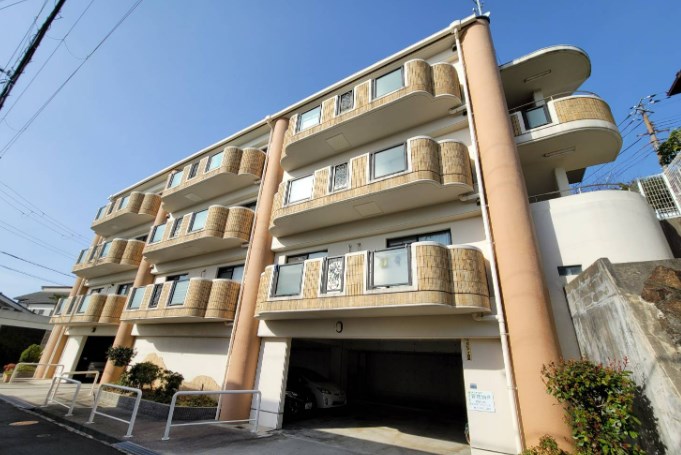 神戸市垂水区美山台のマンションの建物外観