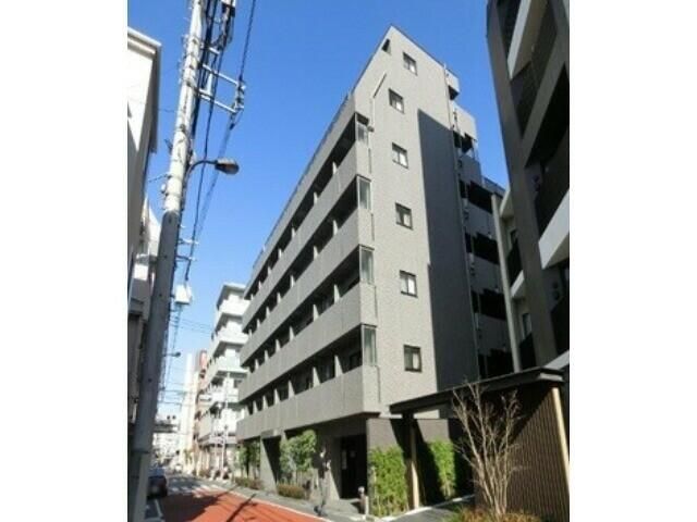 東京都新宿区水道町の賃貸マンションの外観