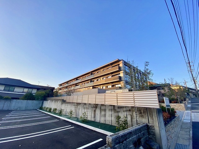 名古屋市昭和区南山町のマンションの建物外観