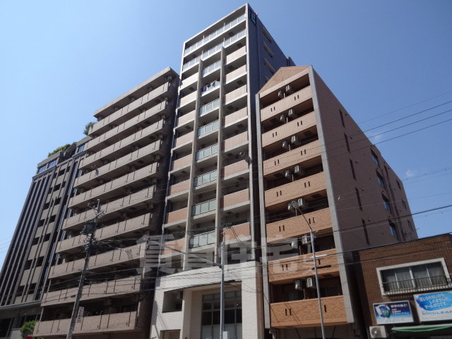 名古屋市西区菊井のマンションの建物外観