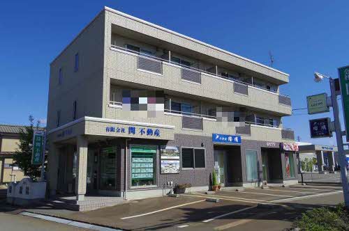 長岡市西宮内のマンションの建物外観