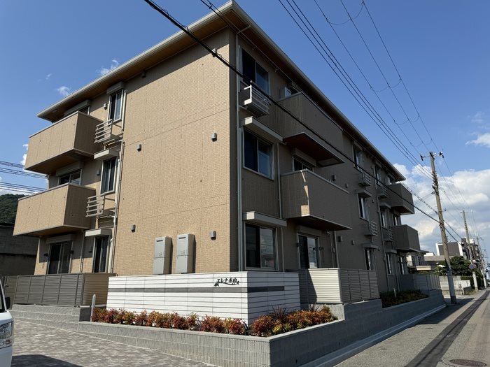 【神戸市東灘区本山北町のアパートの建物外観】