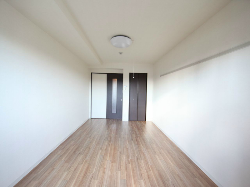 居室・リビング　洋室9.3帖　クローゼット（収納充実してます）