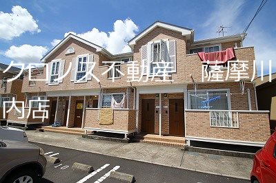 薩摩川内市中郷のアパートの建物外観