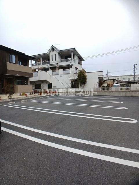 【橋本市高野口町向島のアパートの駐車場】