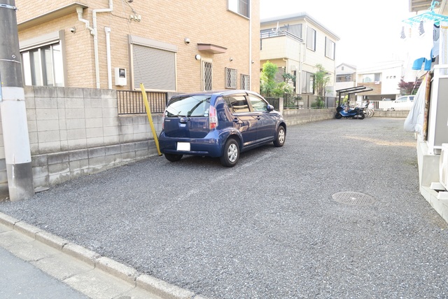 【ロイヤルメゾンの駐車場】