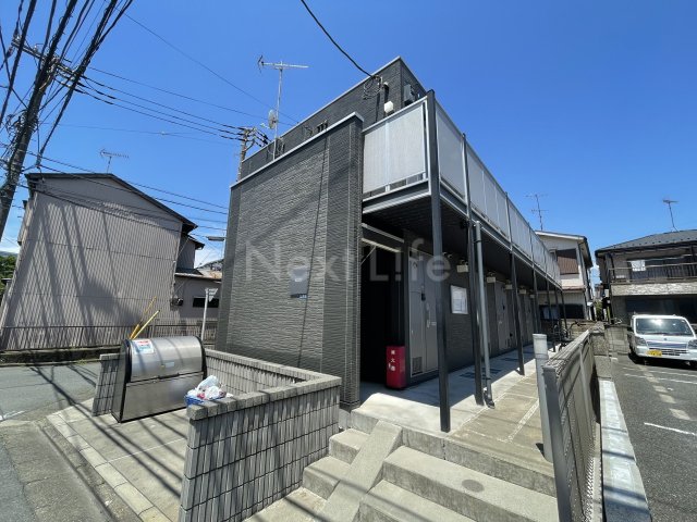 【川崎市川崎区小田のアパートの建物外観】