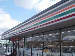 コンビニ　セブンイレブン（コンビニ）まで400m