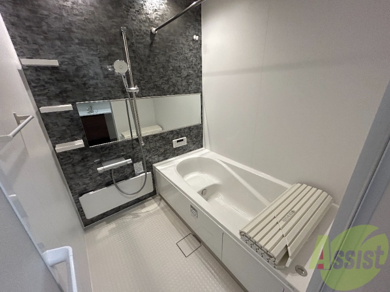 バス・シャワールーム　コチラで日々の疲れを癒し、リラックスしてください