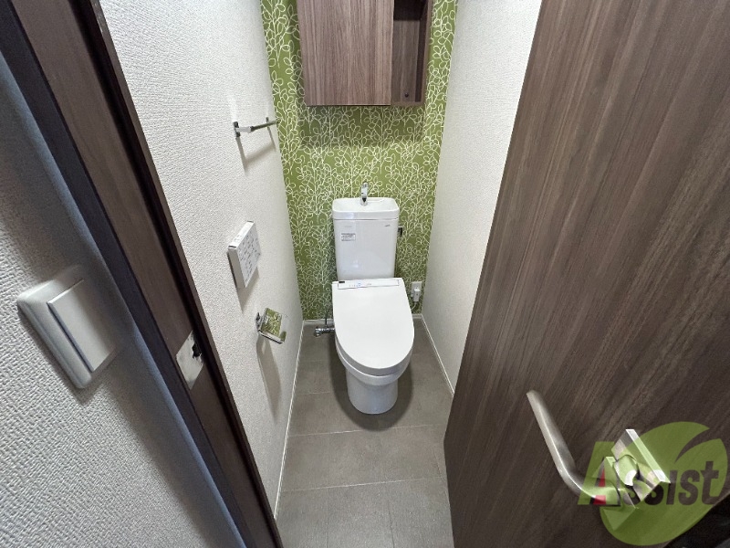 トイレ　温水洗浄便座なので快適に使用できそうですね。