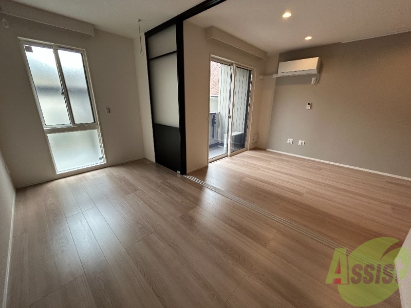 その他部屋・スペース　５．７帖の寝室になります。伸び伸び出来そうですね。