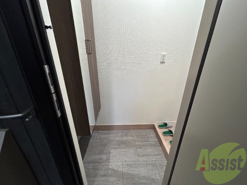 玄関　玄関から撮影しました。広々としていますね！