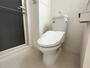 トイレ　落ち着いた色調のトイレです