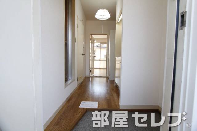 玄関　玄関口。