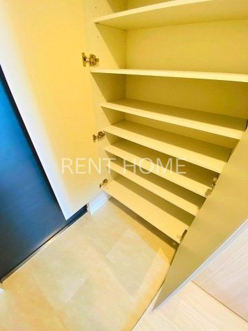 玄関　シューズボックスあります