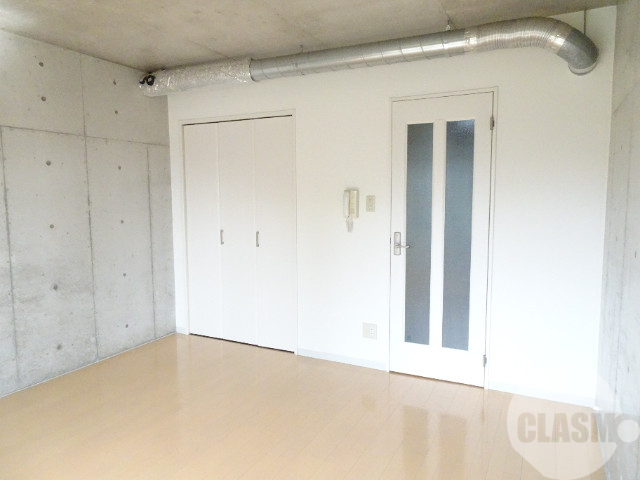 居室・リビング　フローリングだからお掃除しやすいです♪