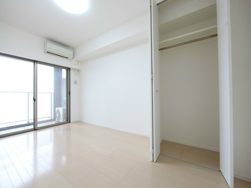 居室・リビング　洋室7.8帖　クローゼット（収納充実してます）